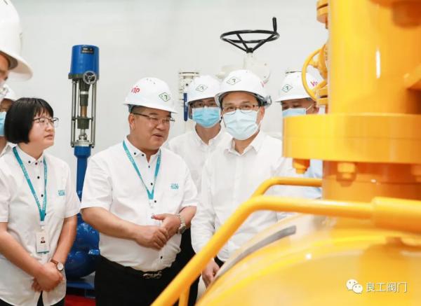 溫州市政協(xié)主席陳作榮一行蒞臨良工閥門走訪調(diào)研