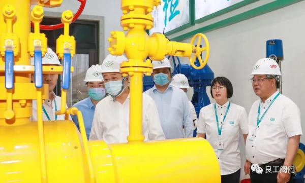 溫州市政協(xié)主席陳作榮一行蒞臨良工閥門走訪調(diào)研